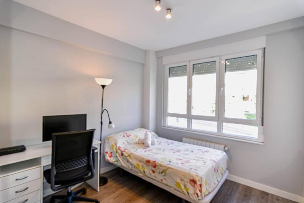 Comodo Apartamento En Puertochico, Cerca De Todo. Santander Bagian luar foto