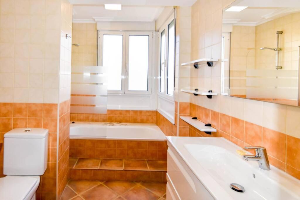 Comodo Apartamento En Puertochico, Cerca De Todo. Santander Bagian luar foto